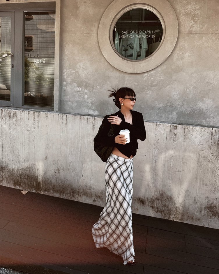 格紋微傘擺長裙