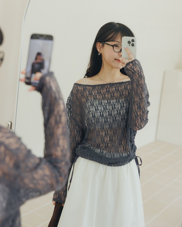 斜肩側抽皺造型蕾絲長袖上衣
