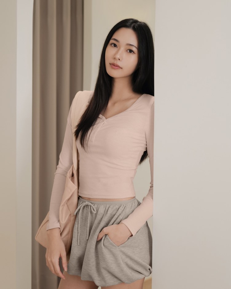 V領坑條長袖上衣