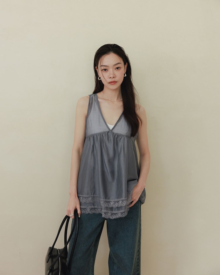光澤透肌感V領蕾絲層次背心