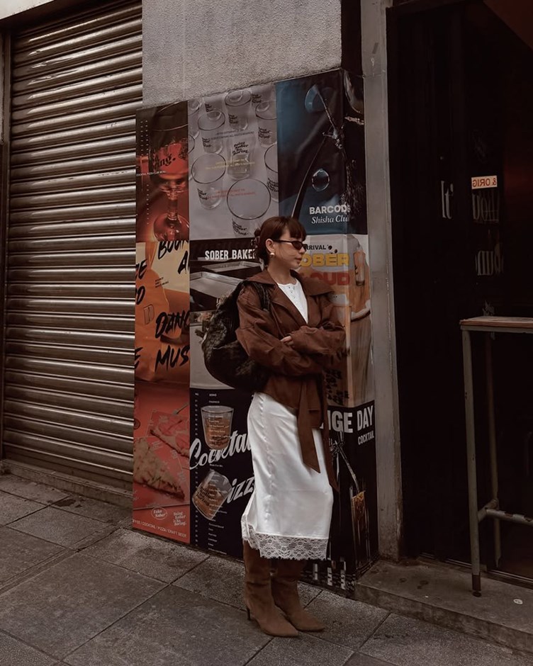 (預購12月下旬出貨)直筒緞面七分蕾絲裙(The Elaru label 聯名款-Eleanore)