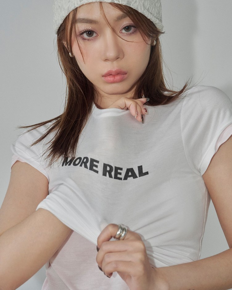 MORE REAL 柔彈天絲印花修身TEE(馮均合作款)