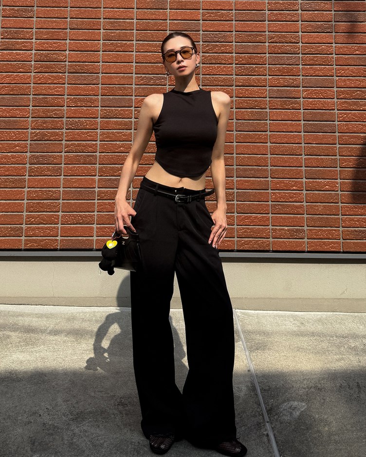 小高領顯腰身削肩BRA TOP