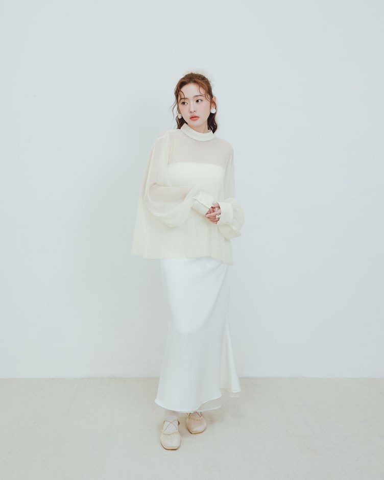 優雅微透細壓摺小高領上衣