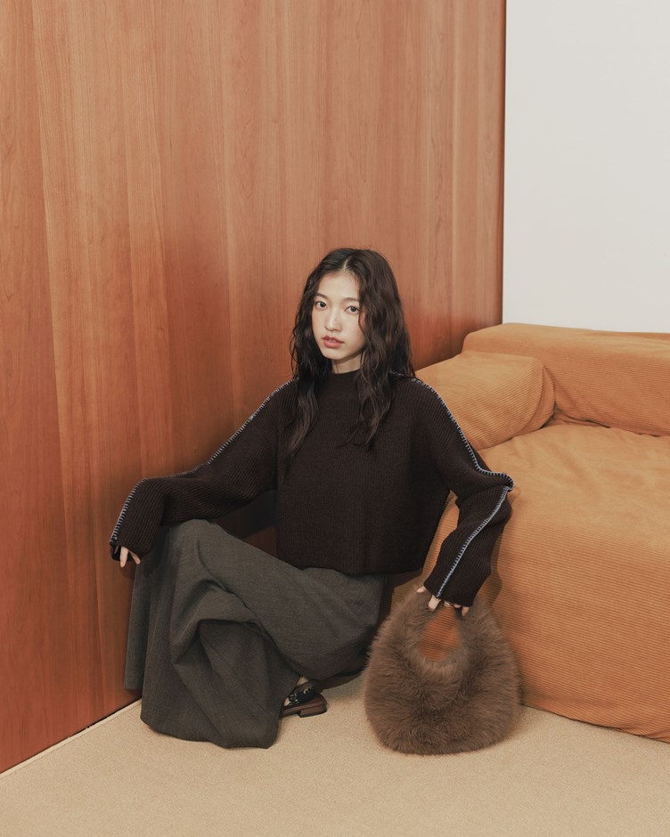 配色縫線小立領短版針織毛衣