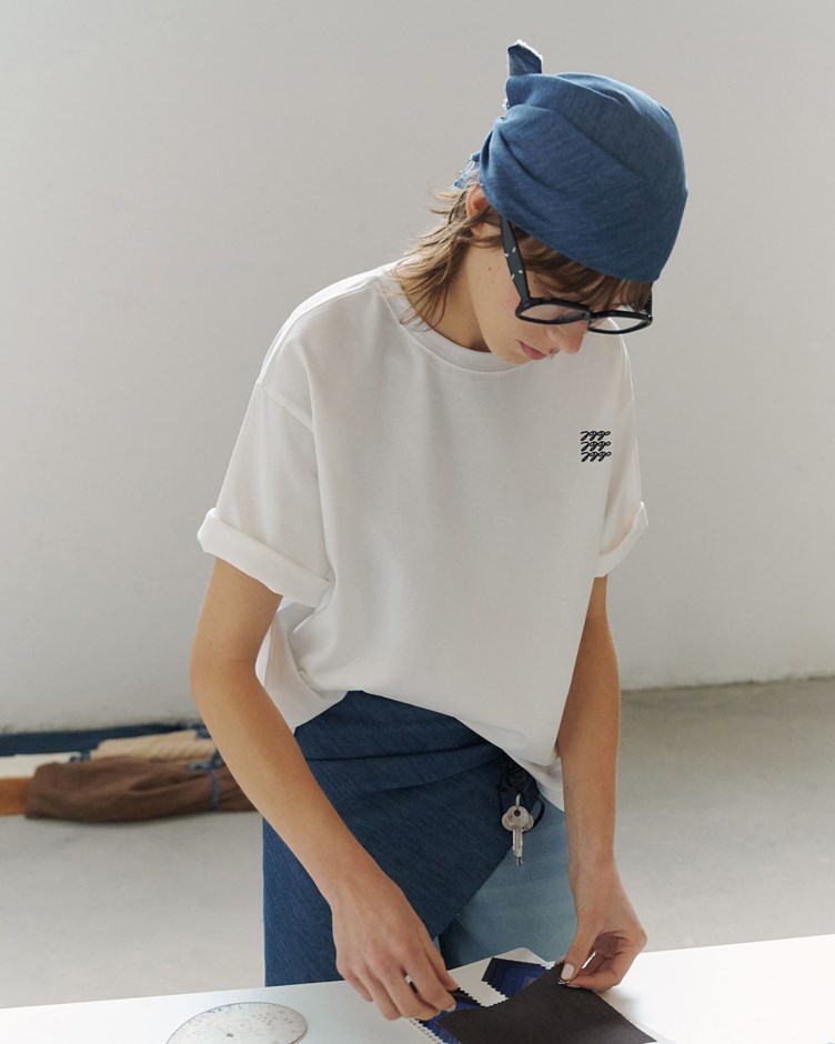 品牌LOGO厚磅冰膚舒芙棉寬鬆圓領上衣(unisex)
