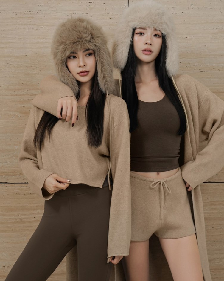 軟絨針織開岔短版上衣