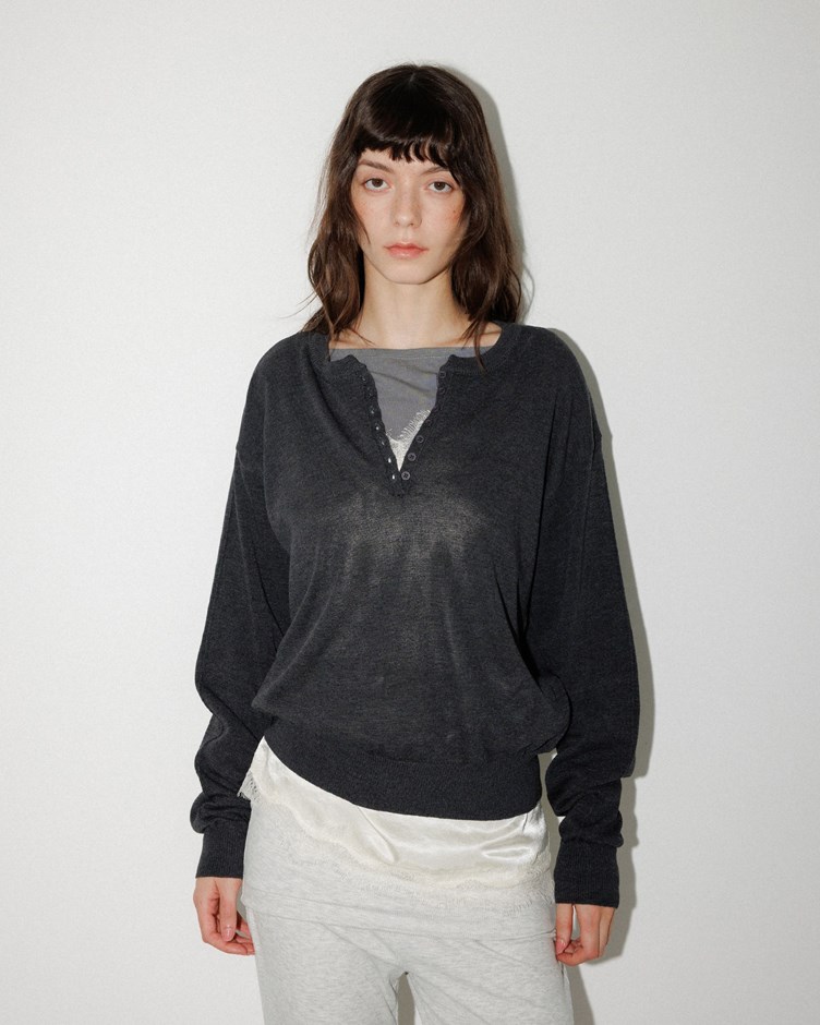 天絲圓領排釦針織上衣