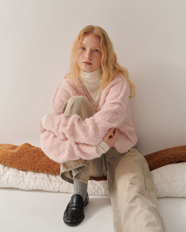 磨毛圈圈紗V領短版針織毛衣