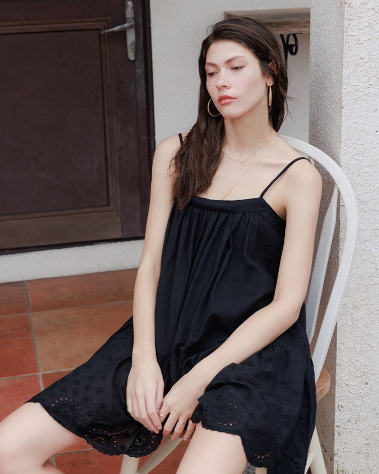 (預購3月底出貨)下擺蕾絲雕花短洋裝