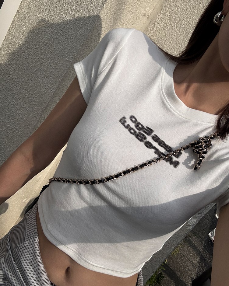 噴漆感字母短TEE
