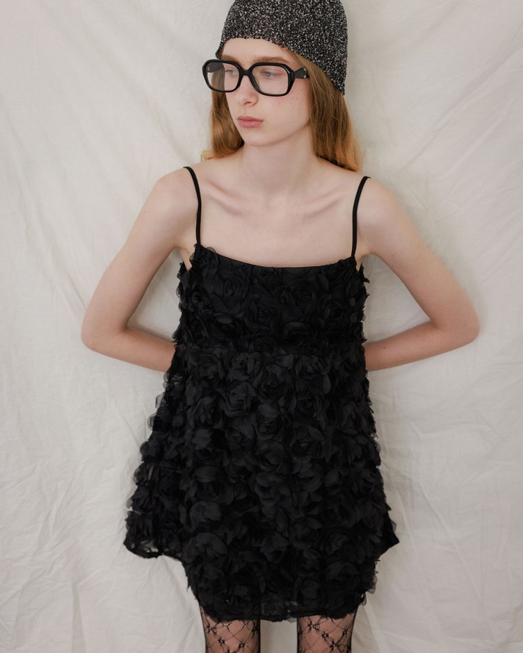 透紗感立體玫瑰細肩帶短洋裝