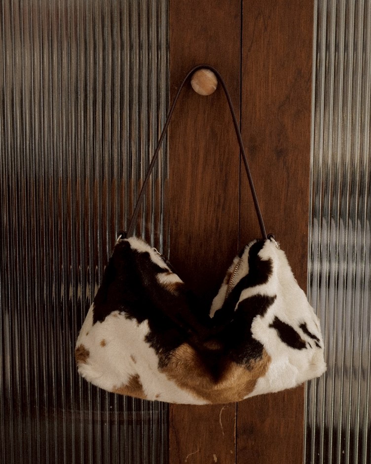 乳牛絨毛單肩包