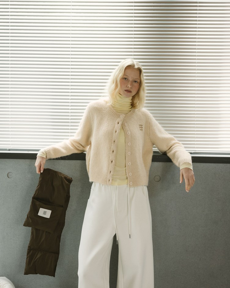 品牌LOGO刺繡磨毛感針織排釦毛衣外套