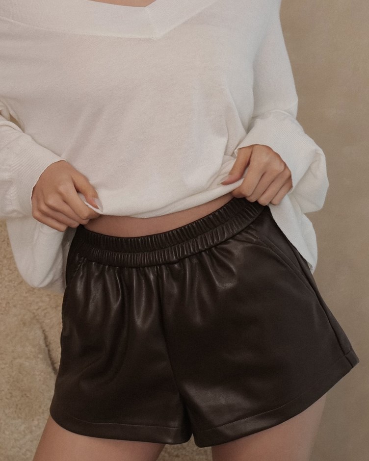 日常率性皮革短褲