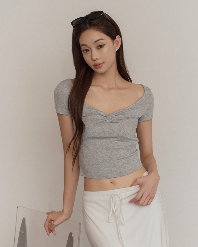 甜辣V領扭結短TEE
