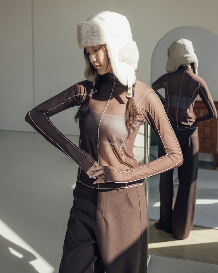 捲邊高領配色立體線透膚上衣