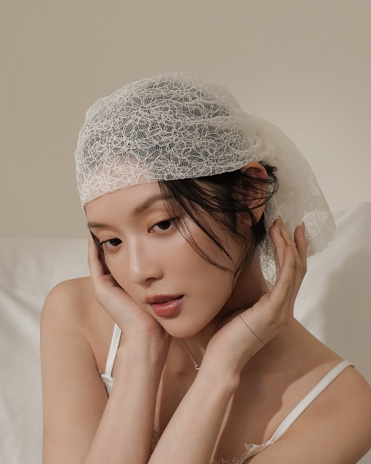 精緻簍空花朵蕾絲絲巾