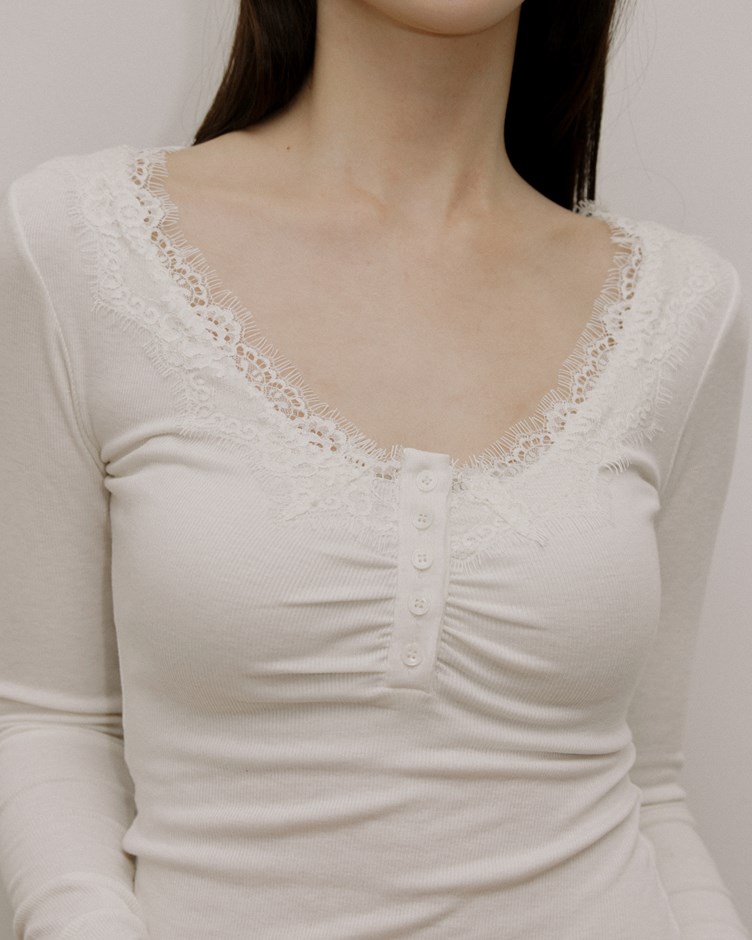 07 法式蕾絲圓領排釦長袖上衣