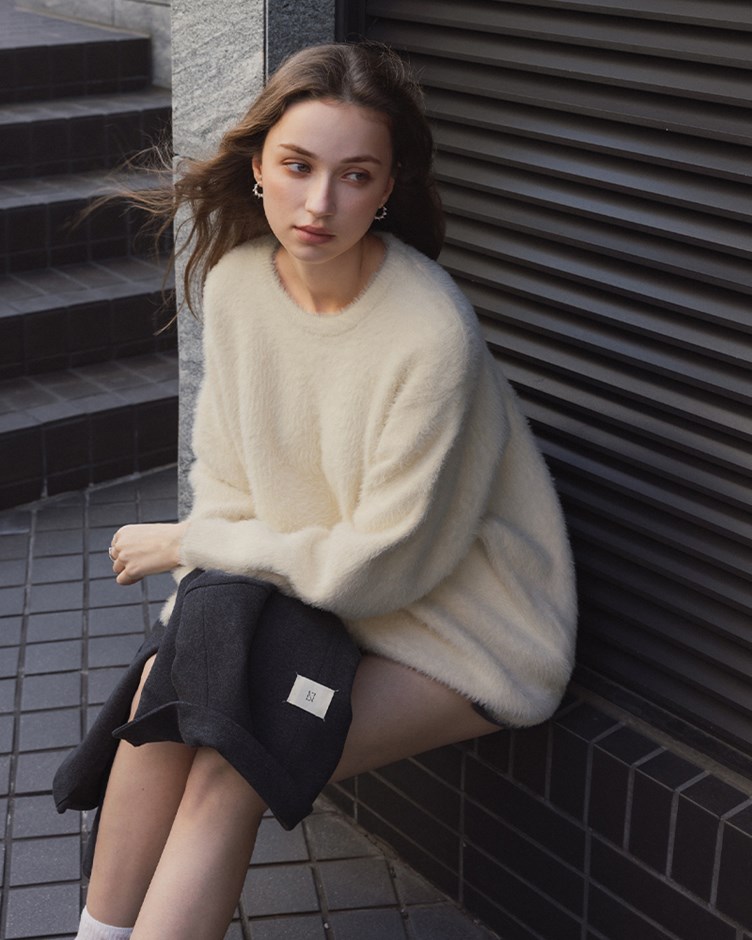 柔軟毛毛可露肩針織上衣