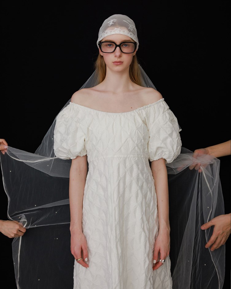 紋理壓花澎袖洋裝