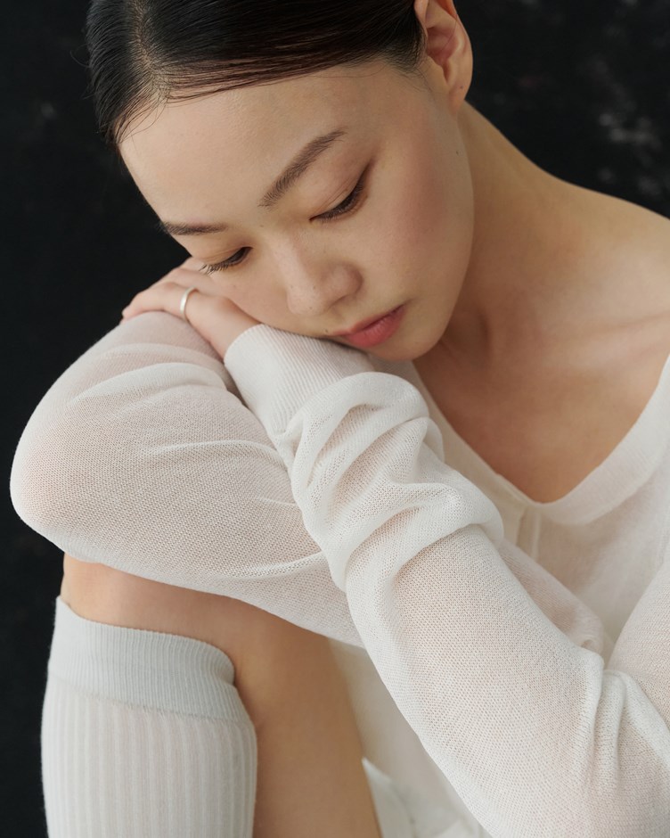 輕涼透膚短版開襟衫