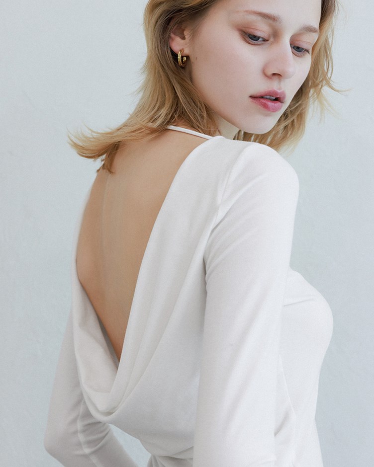 露背垂墜領長袖上衣