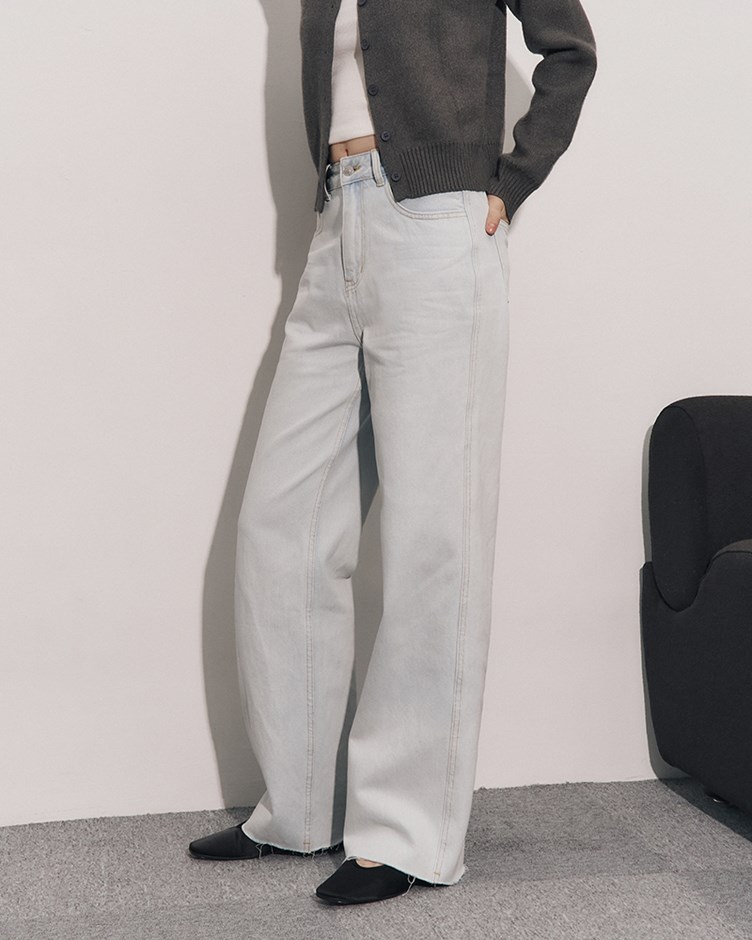 淺刷色直筒牛仔褲(ME.)