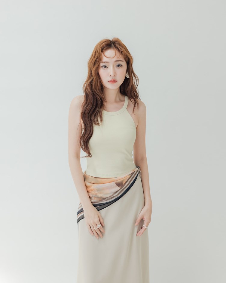 PROJECT.M 圓領挖背削肩合身短版BRA TOP