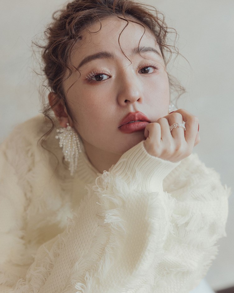 毛毛短版澎袖針織上衣