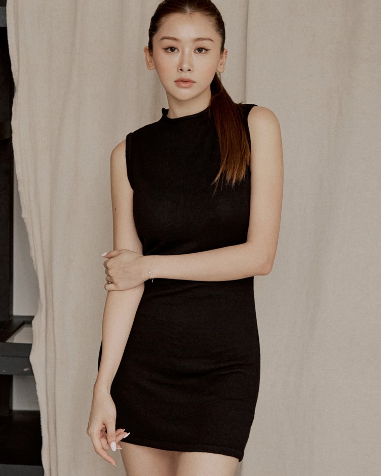 小高領親膚針織短洋裝