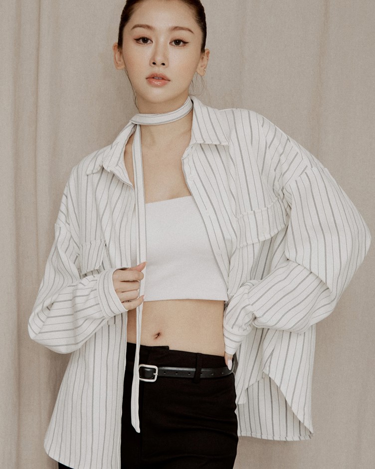 厚磅挺版直條紋寬鬆襯衫(附領巾)