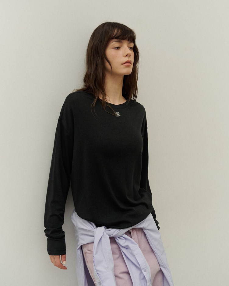 品牌LOGO柔彈天絲長袖上衣