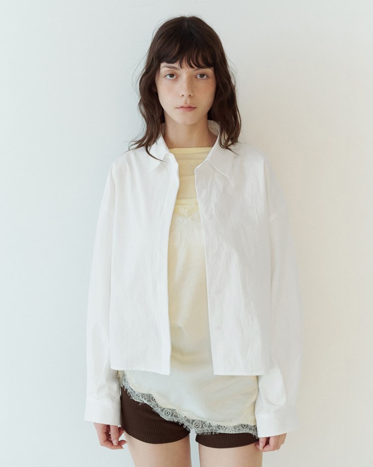 澎袖剪裁短版襯衫