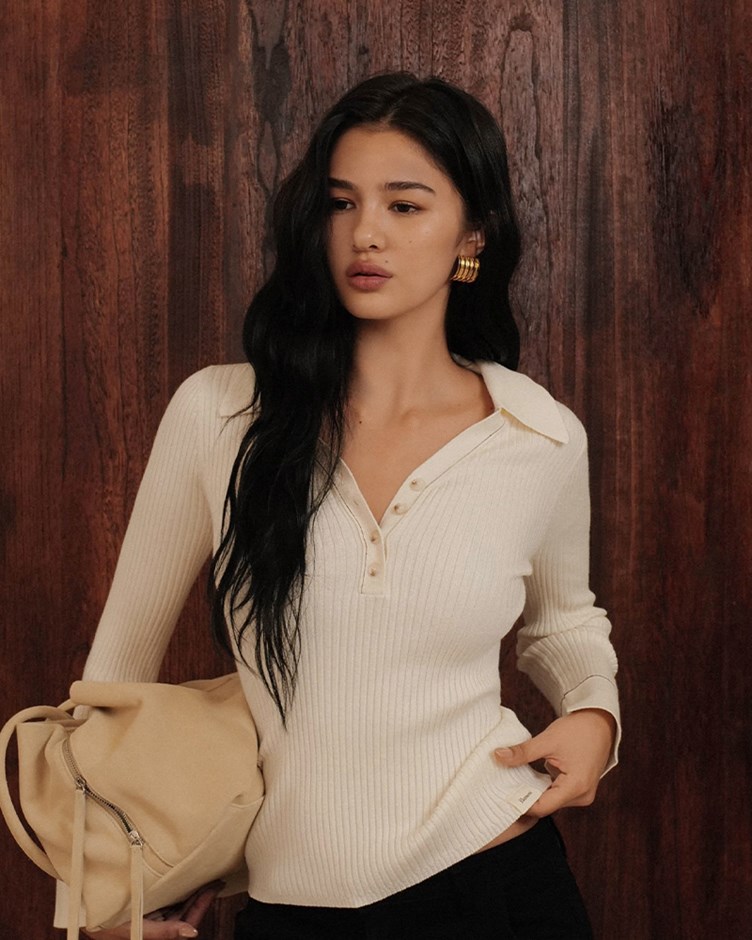 V領開釦車線針織上衣(The Elaru label 聯名款-Eleanore)