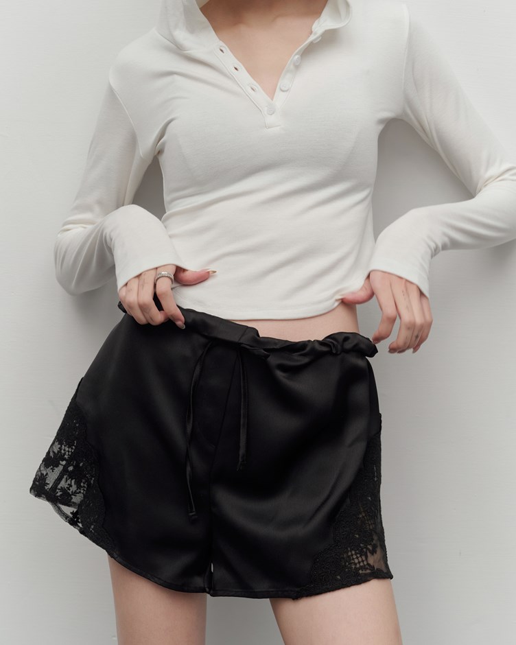 法式蕾絲飾邊緞面短褲