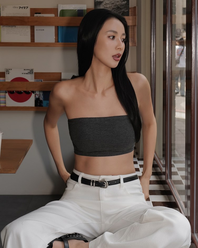 簡約彈力平口背釦BRA TOP