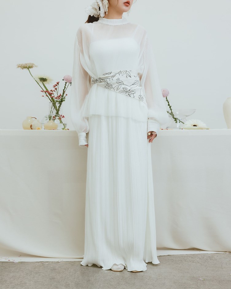 俐落細壓摺捲邊直筒長裙