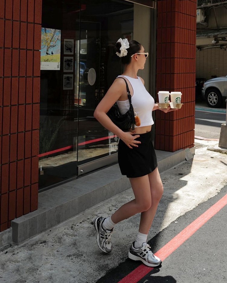 女神削肩修身上衣(And more)