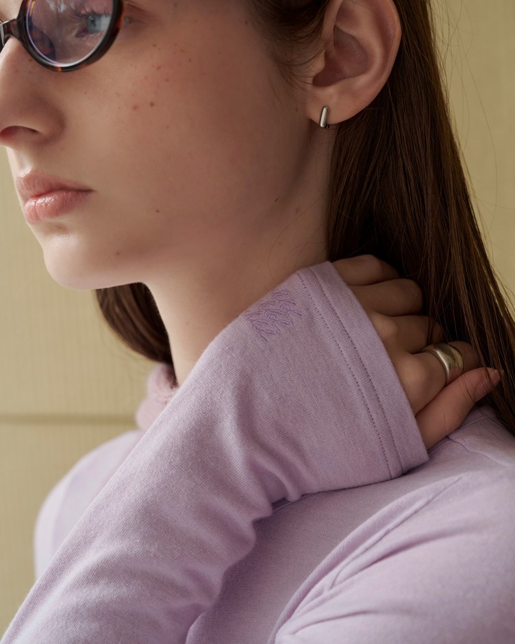 品牌LOGO輕盈極柔日常圓領上衣