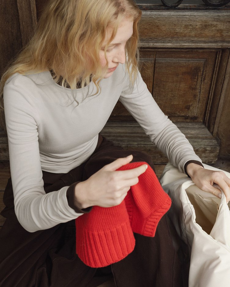 品牌LOGO內刷毛圓弧修身上衣