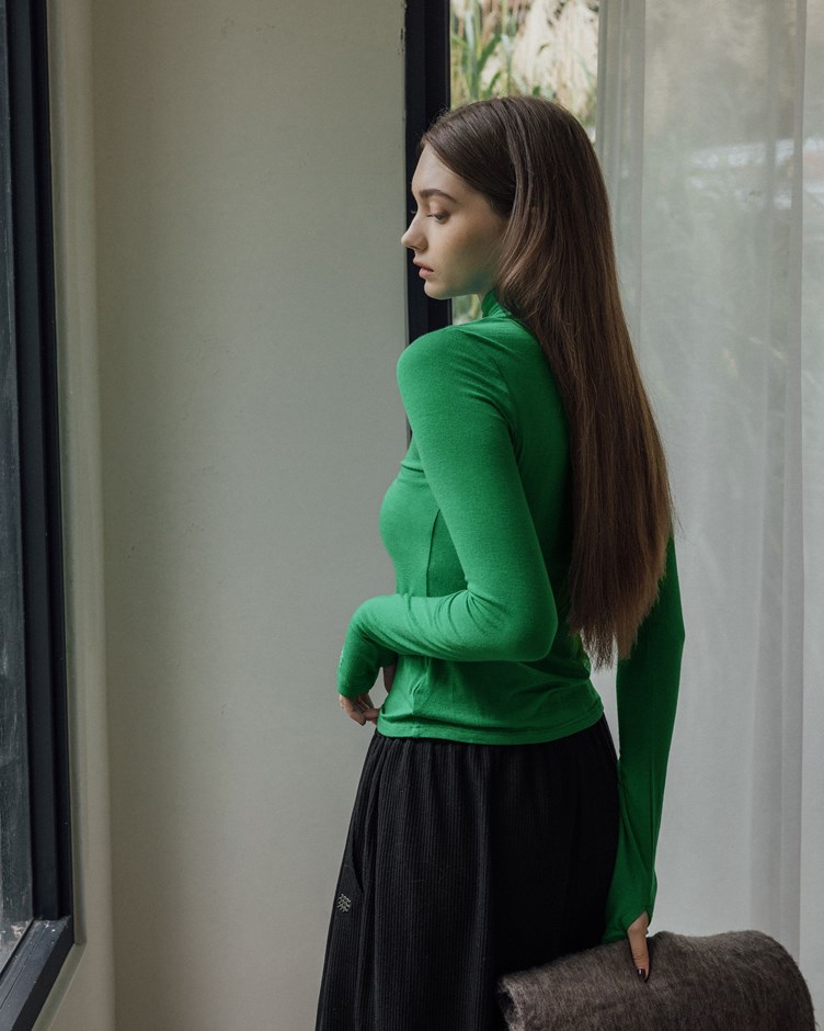 品牌LOGO親膚柔感高領長袖上衣