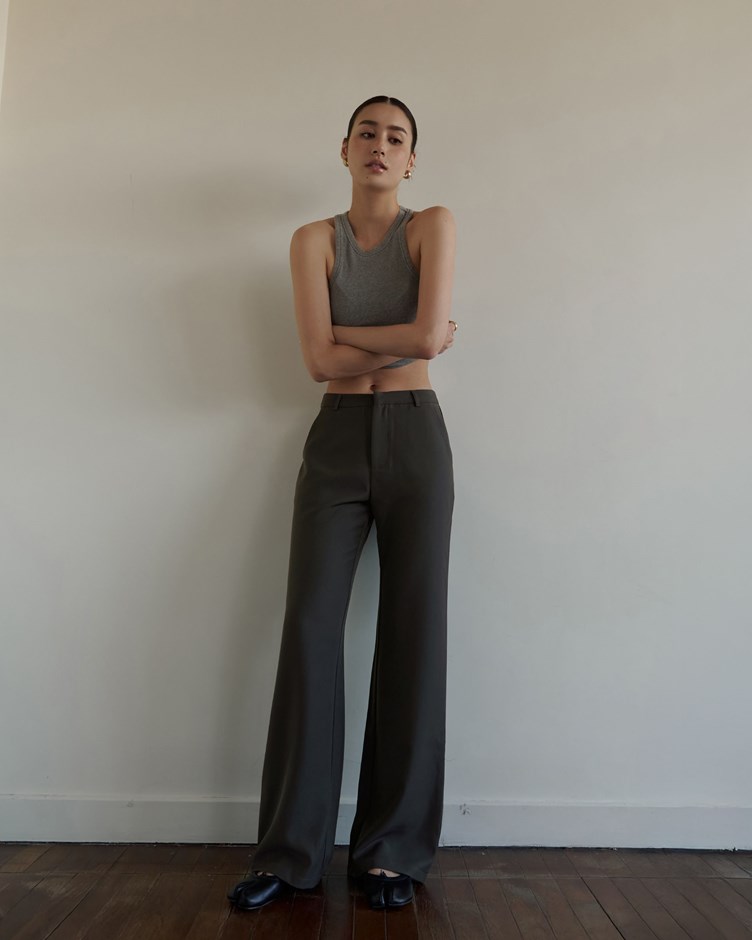 抗皺微喇叭直筒西裝褲