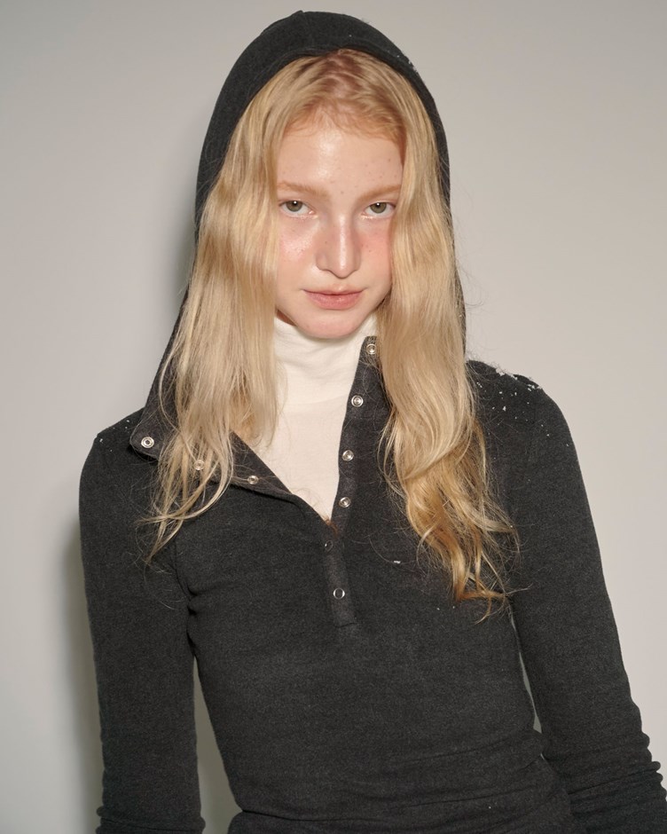 羊絨磨毛合身連帽上衣