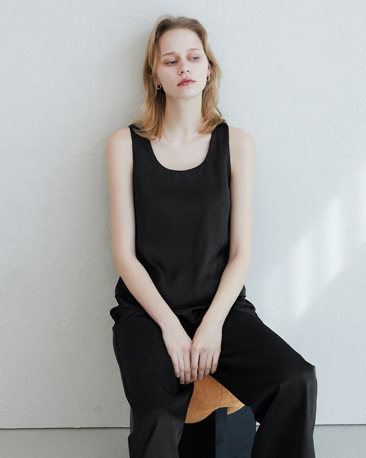 霧光緞面圓領背心