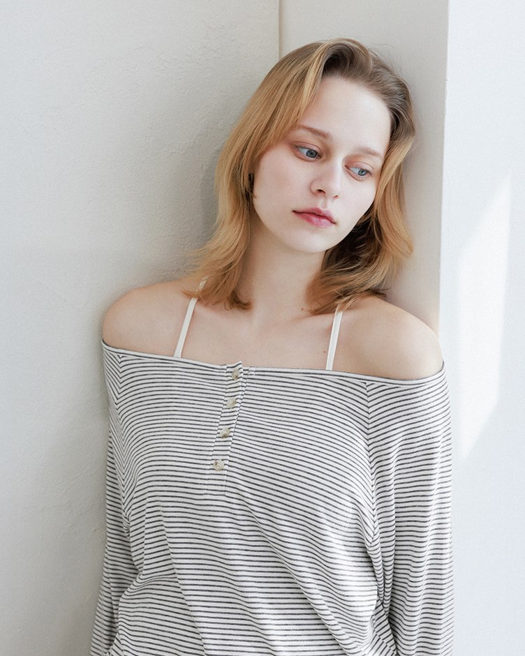 排釦條紋長袖上衣