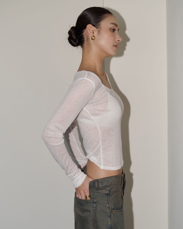 透肌感雪花寬領上衣