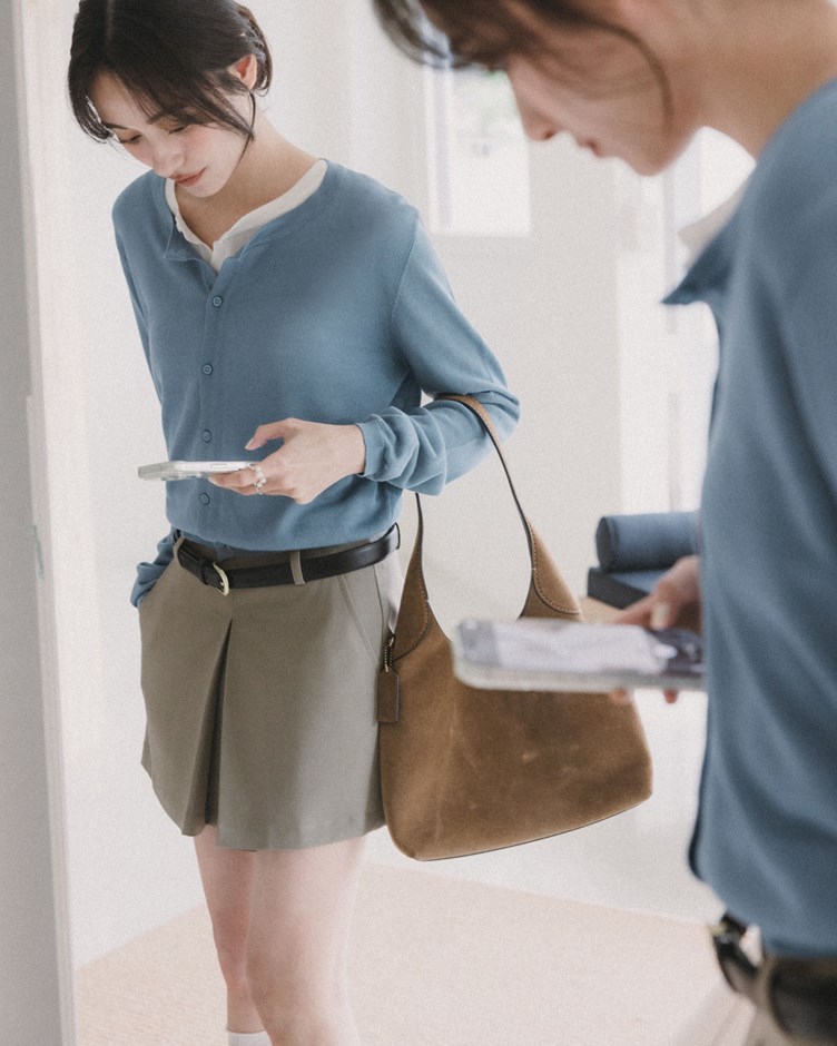 柔軟小針織排釦上衣