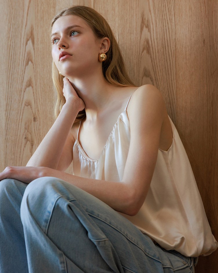 霧光緞面細肩帶上衣