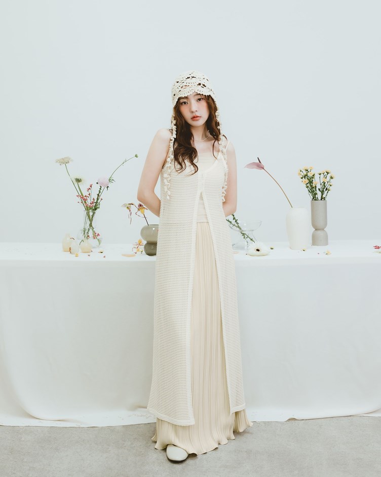 俐落細壓摺捲邊直筒長裙